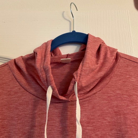 Cute sleeveless, hooded, T size medium - Picture 3 of 6